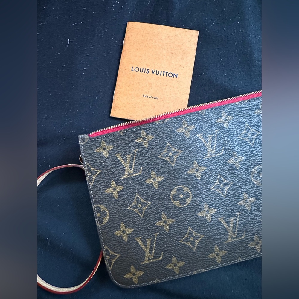 Louis Vuitton Neverfull Pouch